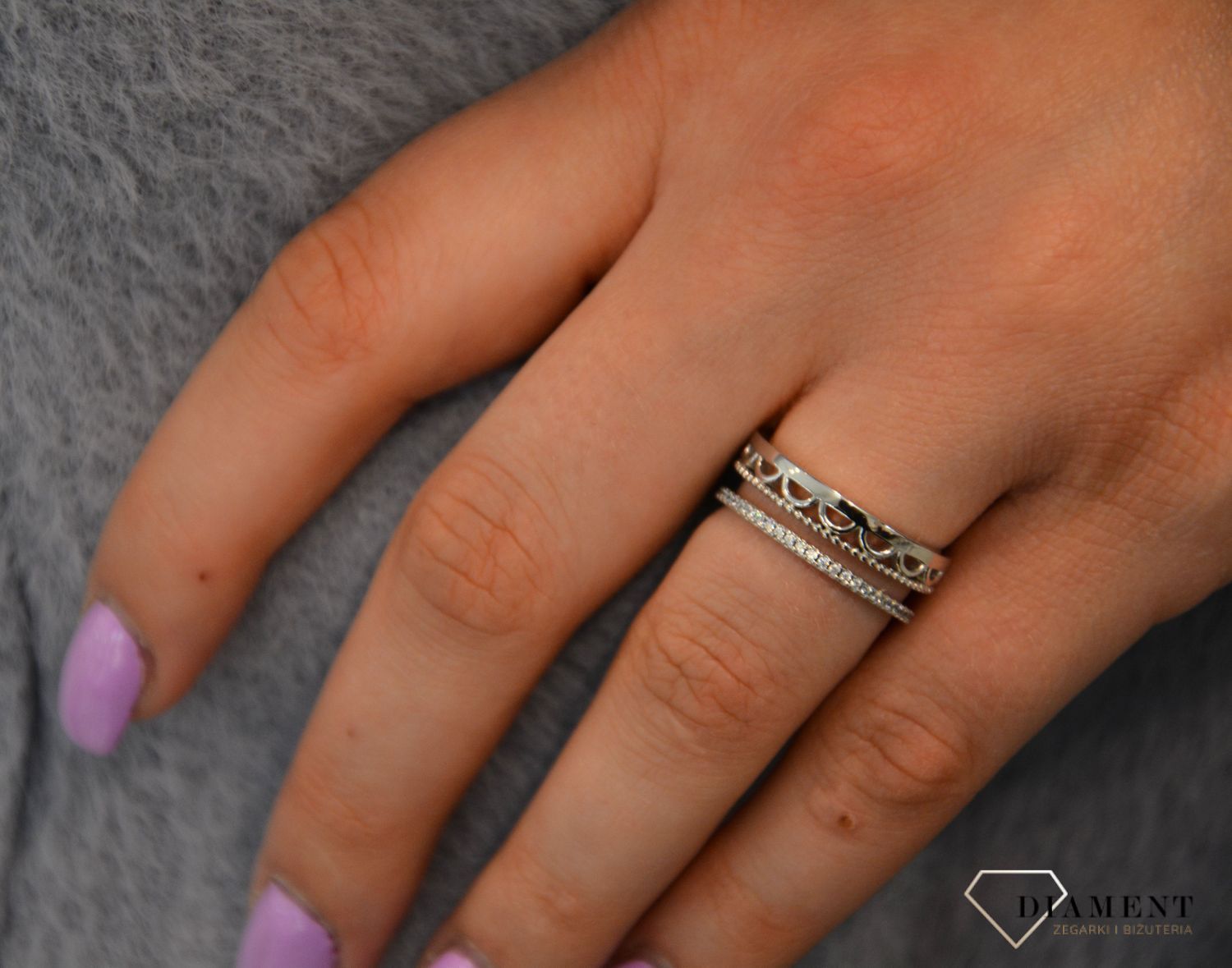 Pierścionek srebrny biała cyrkonia Dall'Acqua. Ze względu na wykorzystanie cyrkonii, klejnotów charakteryzujących się intensywnym blaskiem. Idealny na prezent. 11.jpg